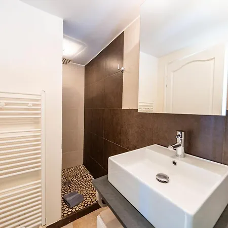 Вилла 4-bedroom With Swimming Pool Garden And Sea Views Антиб