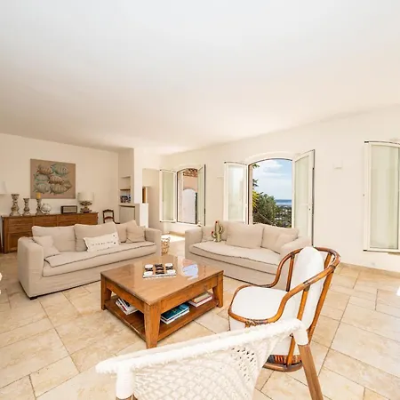 4-bedroom With Swimming Pool Garden And Sea Views Villa *