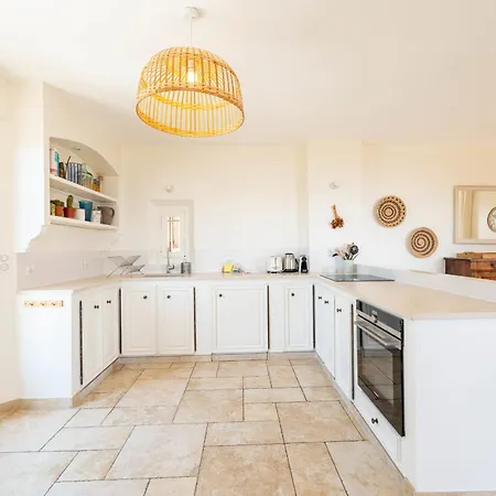 4-bedroom With Swimming Pool Garden And Sea Views Villa Antibes