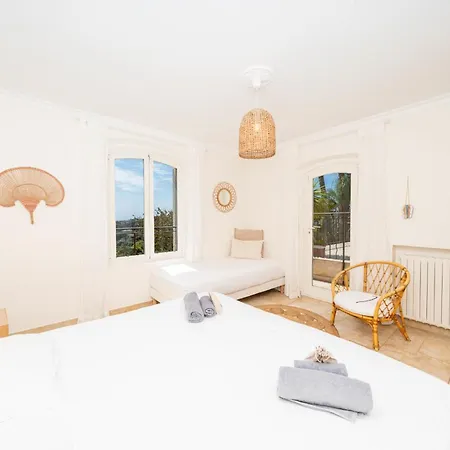Villa 4-bedroom With Swimming Pool Garden And Sea Views *