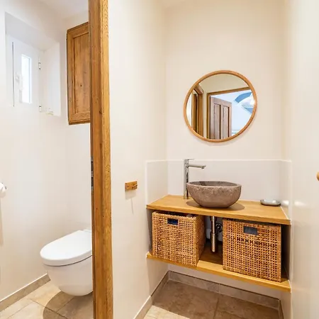 Villa 4-bedroom With Swimming Pool Garden And Sea Views